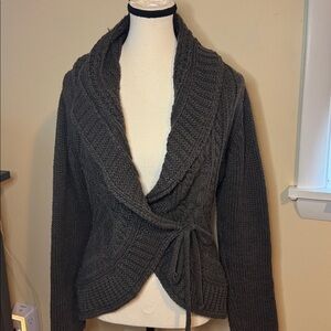 Hekla & Co women’s front tie brown Italy made sz M brown cable knit wool sweater